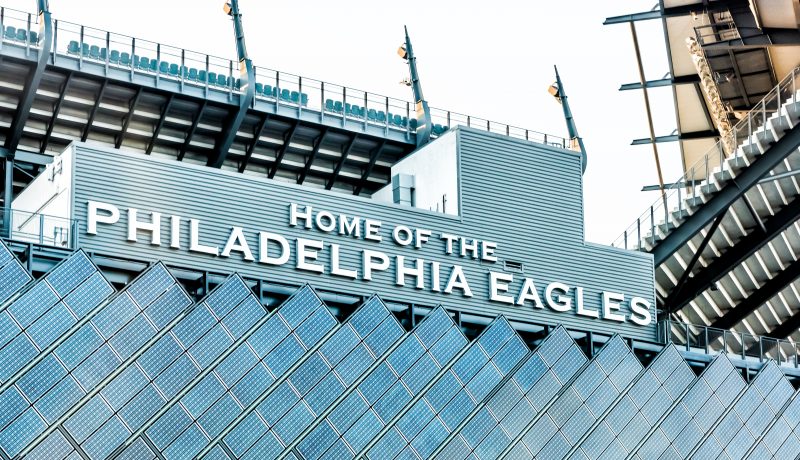 Eagles QB suffers fractured back